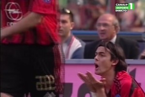 你俩干嘛呢？名场面：布冯和因扎吉的球场小瞬间！