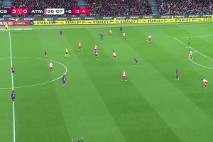 燃尽了！终场哨响巴萨多名球员瘫倒在地，此前多人出现抽筋情况