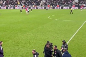 现场球迷：卡里克赛后没跟任何一名曼联球员说话，他很生气