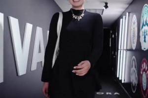 李月汝不仅夺冠了，还挺有时尚敏感度呢！