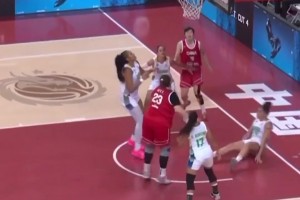 3次进攻2次弹飞对手倒地刘禹彤首节替补登场连得6分