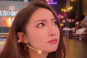 湖人女主播佳依吐槽：为啥换八村？最后一分钟太死亡了