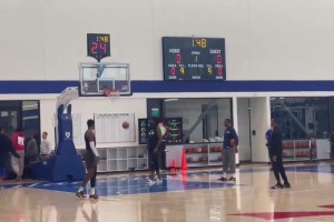 恢复的不错 乔治训练后与特里进行了1v1单挑技巧练习！