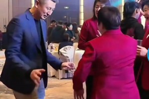 哈哈！郭士强承认“最佳抢断”：我在指挥防守他球刚好运过来