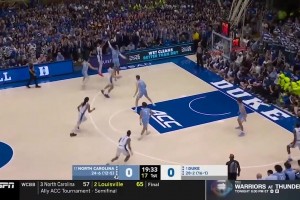 太强了！布泽尔vs北卡贡献25分15篮板5助全面数据