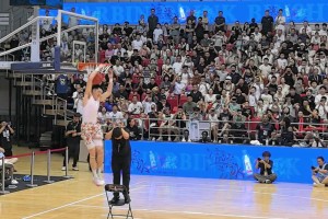 张鼎岩曾参加篮球嘉年华扣篮大赛 和今晚的扣篮动作如出一辙？