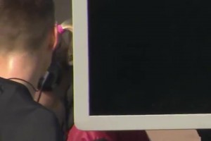 还有这招？球迷防止主队被判点，拔掉电线不让主裁看VAR！