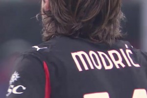 德比胜利是所有人的多巴胺！比赛结束时莫德里奇的瞬间！