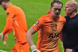 彻底被摧毁了！近距离实拍金斯基换下场时快哭了