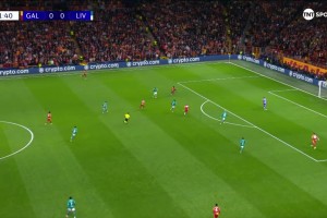 这都没进啊！加拉塔萨雷送礼，维尔茨绝佳良机打偏了！