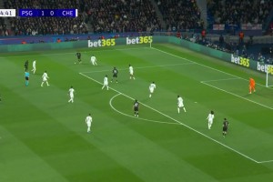 大巴黎险些再下一城！登贝莱禁区内爆射击中横梁挡出！