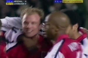 02年欧冠对阵勒沃库！冰王子博格坎普这脚挑射优雅到极致！