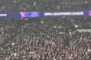 约恩森赛后无视队长独自离开，最终被劝回并谢场