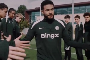 你们都有机会成为我！里斯詹姆斯与科巴姆的孩子们击掌大合影！