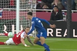 休想进球！英超官推大赞咖啡神扑：太不可思议了