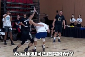 女篮赛前热身，这投篮也太稀有了 ！