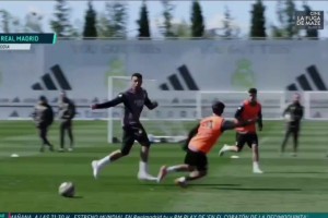 乐极生悲！小将点球破门后Siuuuu，结果把自己的腿摔断了…