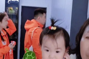 婆婆：什么会这么重要，非得周末加班开，有知道的吗？