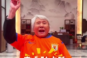 跨越年龄的足球缘分！王大雷回应92岁球迷奶奶支持