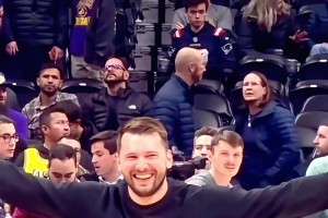 东契奇三节40分6板4断 赛季229记三分超水拉创队史纪录！