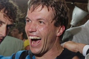 豪哥狠！实拍：成渝德比韦世豪点射破门后，做出“闭嘴”手势