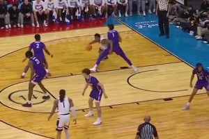 刷新纪录！康大内线塔里斯·里德15中12爆砍31分27板