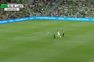 真跑不动啦！孙兴慜单刀长驱直入，最后那一铲简直看呆全场！