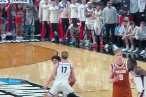 外卡超级黑马德克萨斯大学三分杀死冈萨加！打进甜蜜16强！