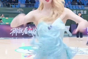 建议直接出道！此前娜姐身穿长裙海边拍照！颜值身材双绝