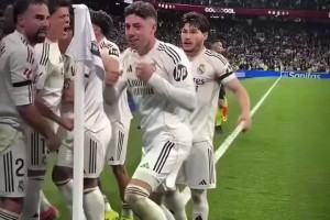 拳击角旗竿！巴尔韦德的庆祝动作太疯狂了