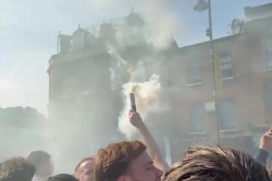 庞大的球迷群体！一起来感受白鹿巷球场外球迷的氛围！