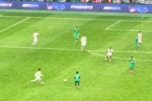 赚到了！实拍：京沪大战孔特的精彩停球，引工体阵阵欢呼