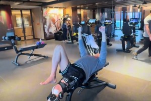 郭艾伦晒健身视频配文：加油 难熬的日子很快就会过去的