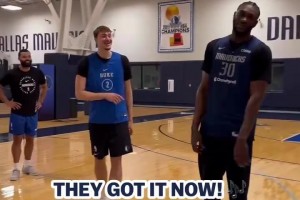 队友为欧文唱生日歌祝欧文34岁生日快乐