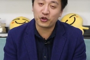 弗拉格被问看到穆迪伤势情况时:”这对他很难，我一直为他祈祷！