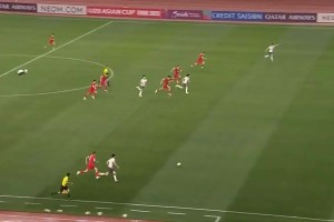 王钰栋国家队最残暴一刻：王钰栋外道蛮不讲理超车