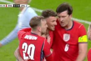 英格兰打破僵局！本-怀特后点补射破门！打入个人英格兰队首球！