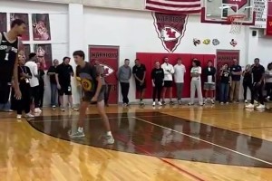 感觉这球迷身高并不矮啊，但仍旧遭文班长臂无情站帽+隔扣