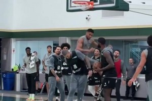 幽默了！名场面：文班没进NBA时，谈到未来脱口而出马刺！